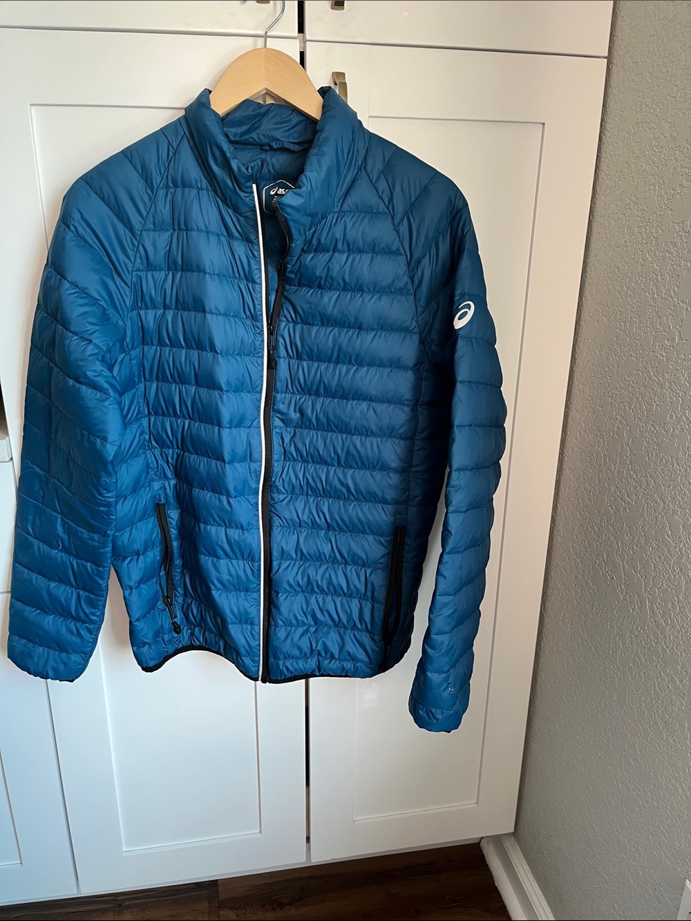 Asics Men's Teal Blue Lightweight Puffer Jacket size Small